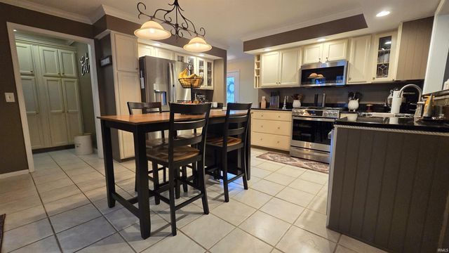 6105 E Oak Street, Evansville, IN 47715