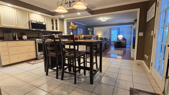 6105 E Oak Street, Evansville, IN 47715
