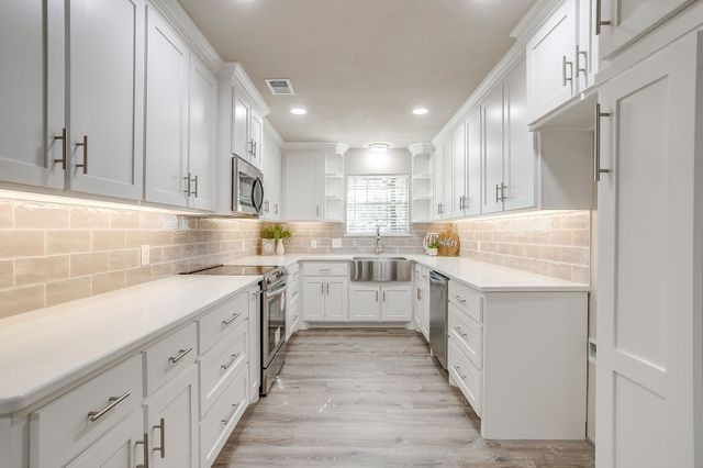 1921 Red Oak Drive, Burleson, TX 76028