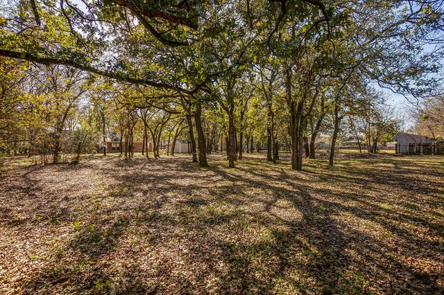 1921 Red Oak Drive, Burleson, TX 76028