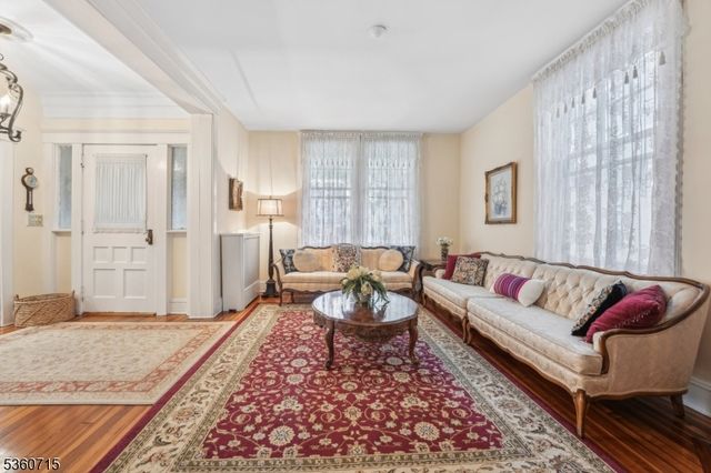 74 Oakdene Ave, Cliffside Park Boro, NJ 07010