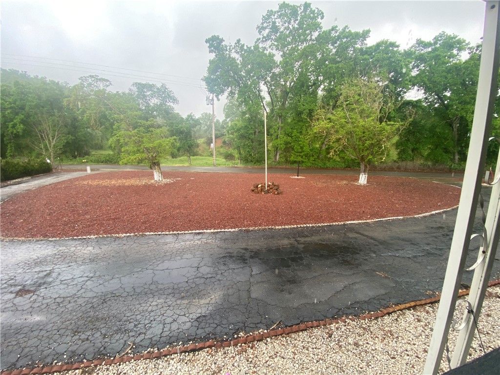 Image 4 of property listing at 11862 Old Spruce Grove, Lower Lake, CA 95457