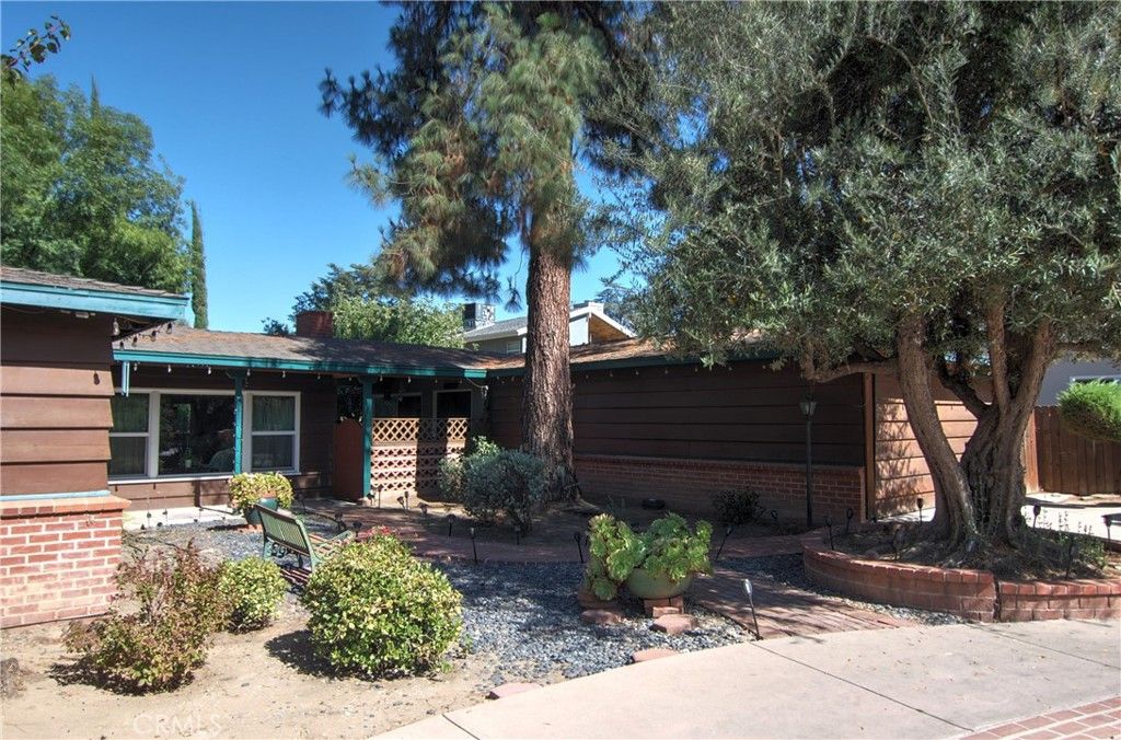 Image 2 of property listing at 5314 Woodlake, Los Angeles, CA 91367
