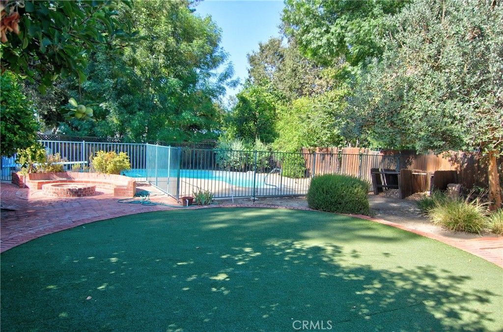 Image 5 of property listing at 5314 Woodlake, Los Angeles, CA 91367