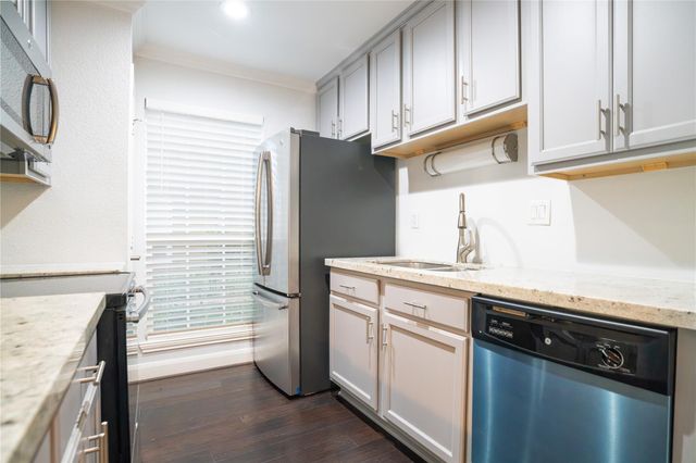 1880 White Oak Drive 131, Houston, TX 77009