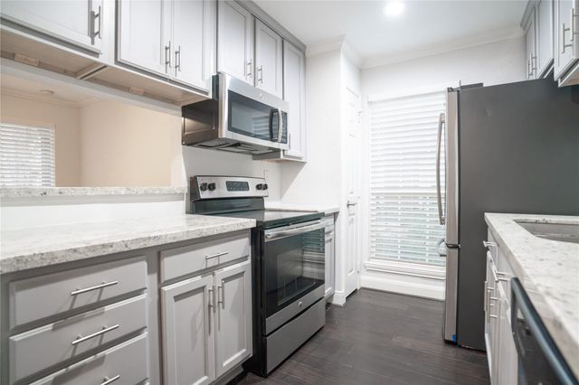 1880 White Oak Drive 131, Houston, TX 77009