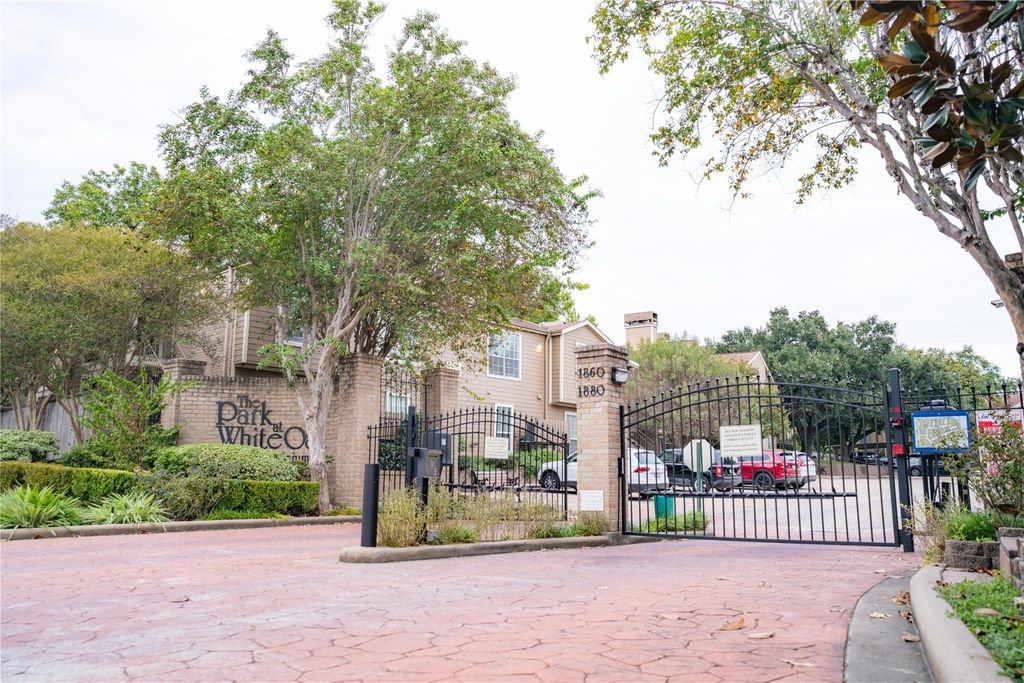 1880 White Oak Drive 131, Houston, TX 77009