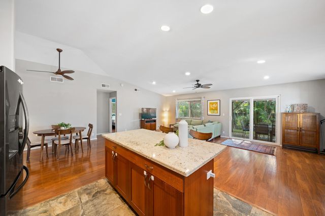 214 Kauhaa St, Kihei, HI 96753