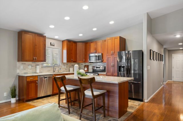 214 Kauhaa St, Kihei, HI 96753