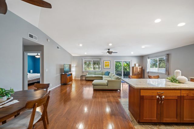 214 Kauhaa St, Kihei, HI 96753