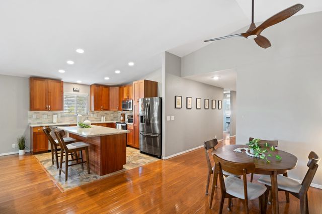 214 Kauhaa St, Kihei, HI 96753