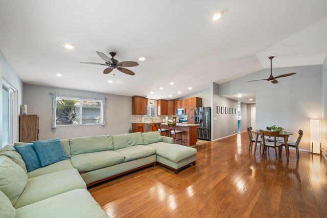 214 Kauhaa St, Kihei, HI 96753