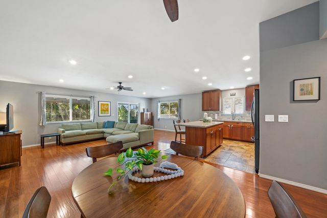 214 Kauhaa St, Kihei, HI 96753