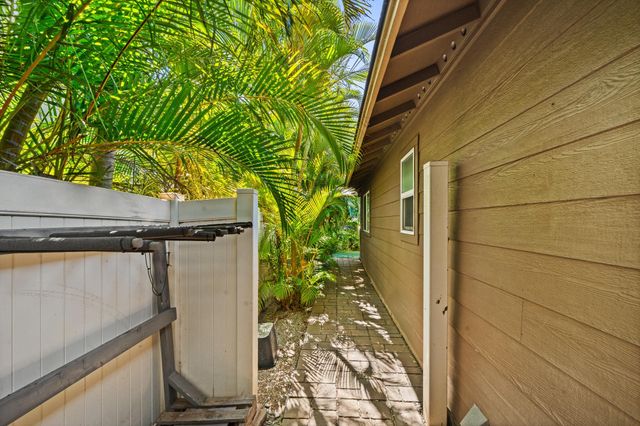 214 Kauhaa St, Kihei, HI 96753