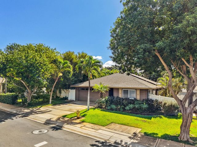 214 Kauhaa St, Kihei, HI 96753