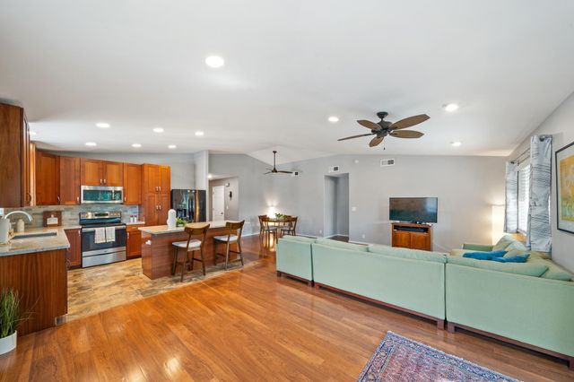 214 Kauhaa St, Kihei, HI 96753