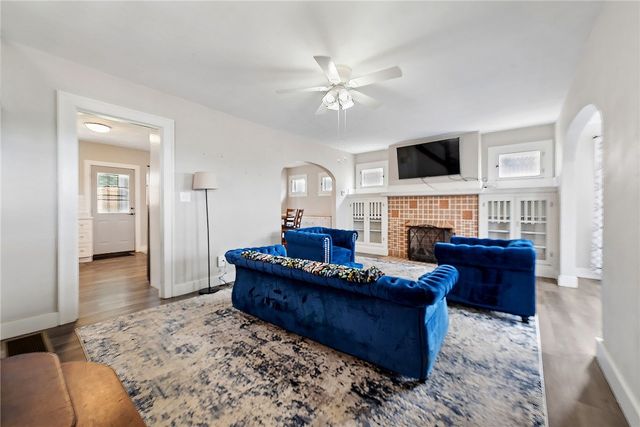 53 Calhoun Ave, Carrick, PA 15210