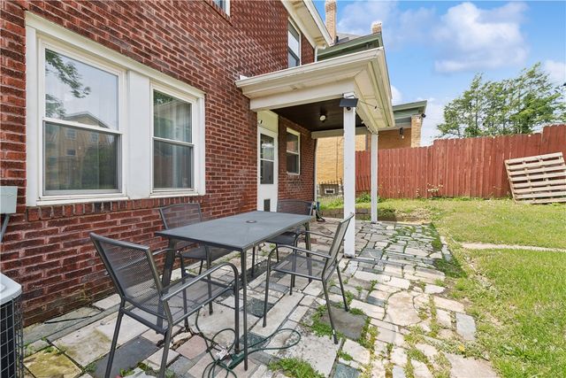 53 Calhoun Ave, Carrick, PA 15210