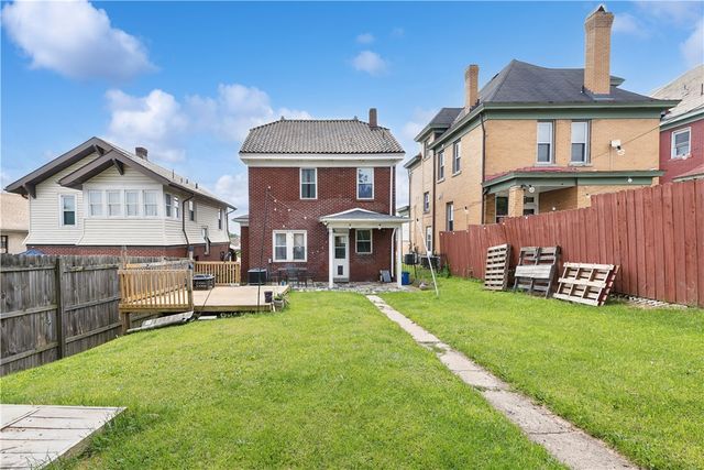 53 Calhoun Ave, Carrick, PA 15210