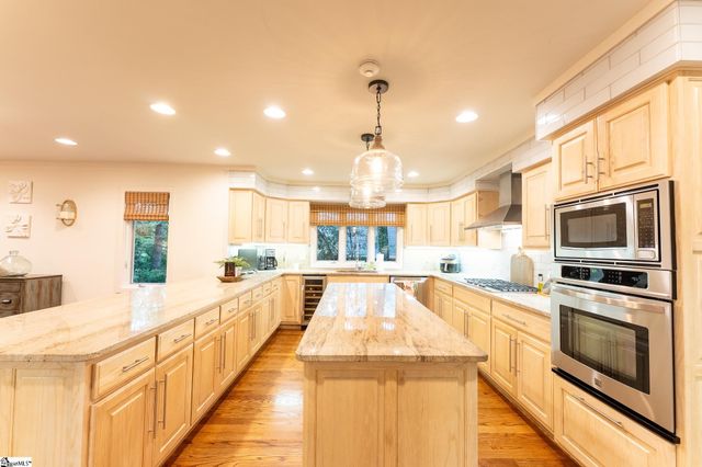 122 Paradise Circle, Townville, SC 29689