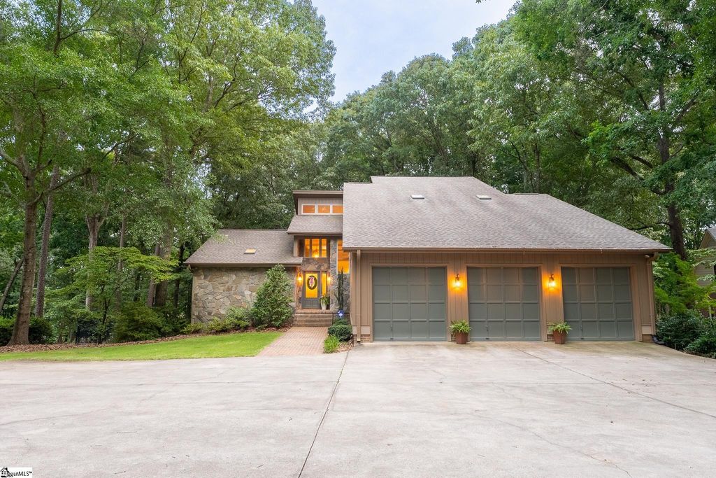 122 Paradise Circle, Townville, SC 29689