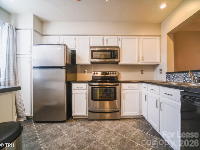 6124 Heath Ridge Court, Charlotte, NC 28210