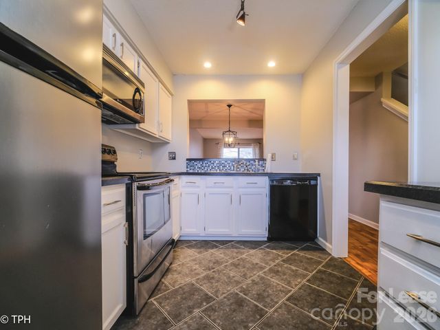 6124 Heath Ridge Court, Charlotte, NC 28210