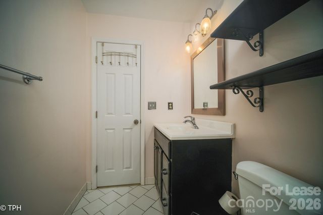 6124 Heath Ridge Court, Charlotte, NC 28210