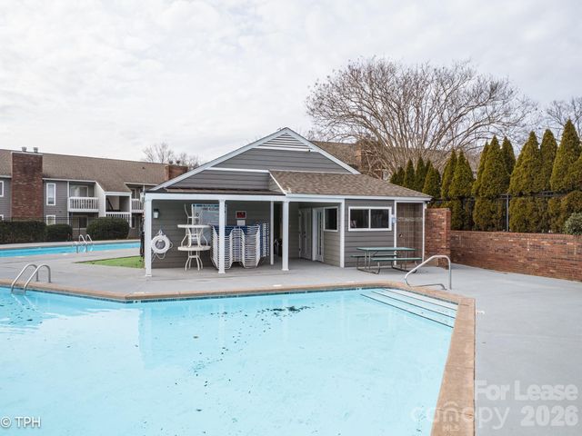 6124 Heath Ridge Court, Charlotte, NC 28210