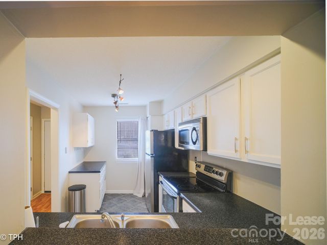 6124 Heath Ridge Court, Charlotte, NC 28210
