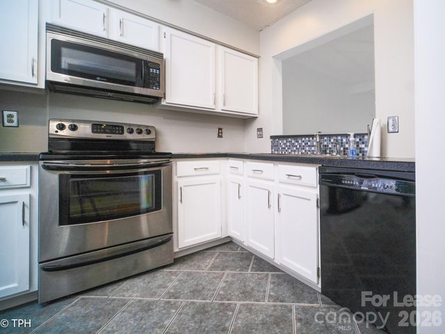 6124 Heath Ridge Court, Charlotte, NC 28210