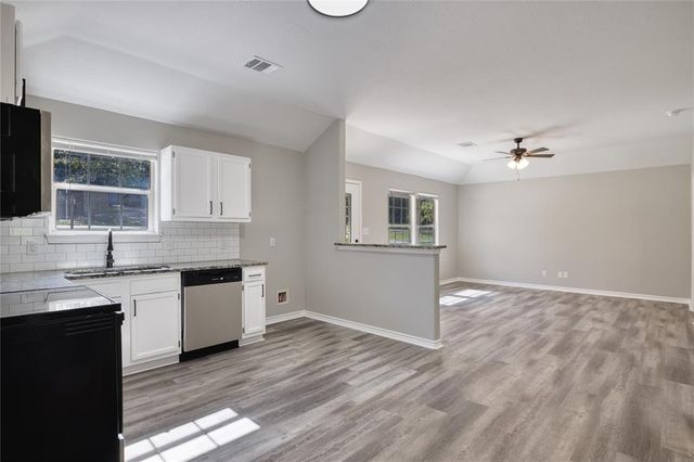 10351 Royal Damon Drive, Conroe, TX 77303