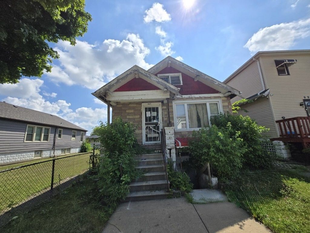 9927 S Lafayette Avenue, Chicago, IL 60628