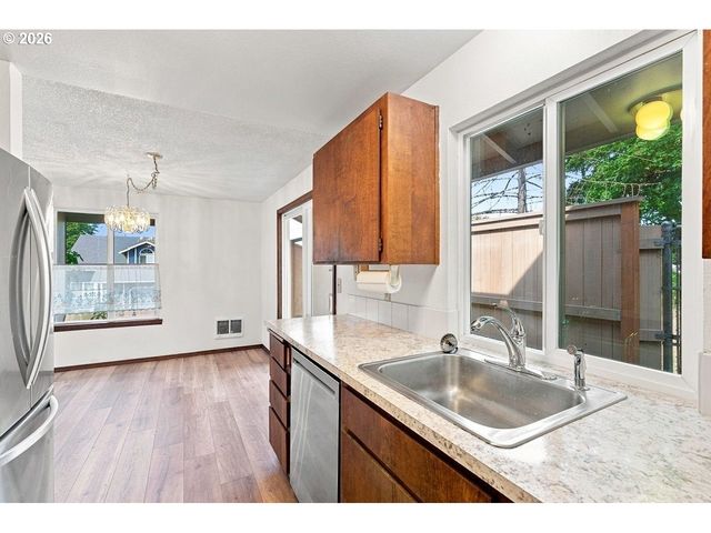11872 Se MORRISON St, Portland, OR 97216
