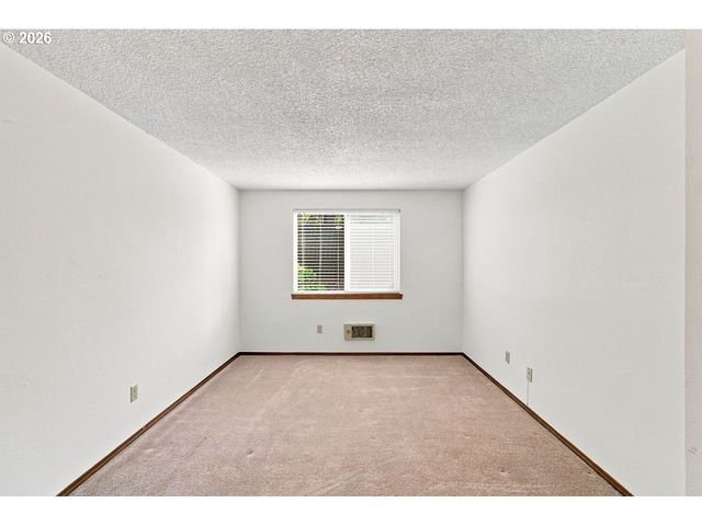 11872 Se MORRISON St, Portland, OR 97216