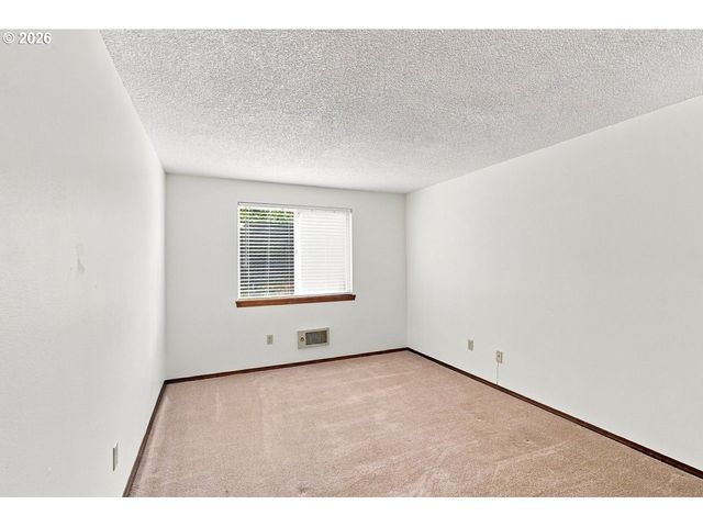 11872 Se MORRISON St, Portland, OR 97216