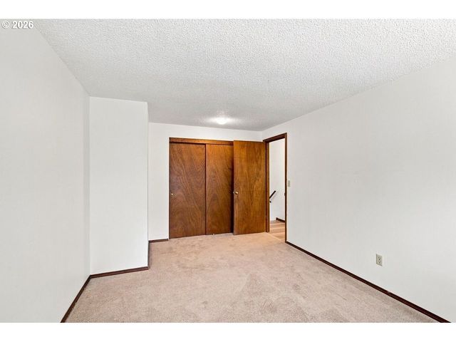11872 Se MORRISON St, Portland, OR 97216