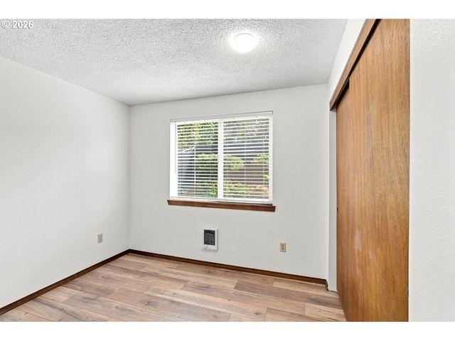 11872 Se MORRISON St, Portland, OR 97216