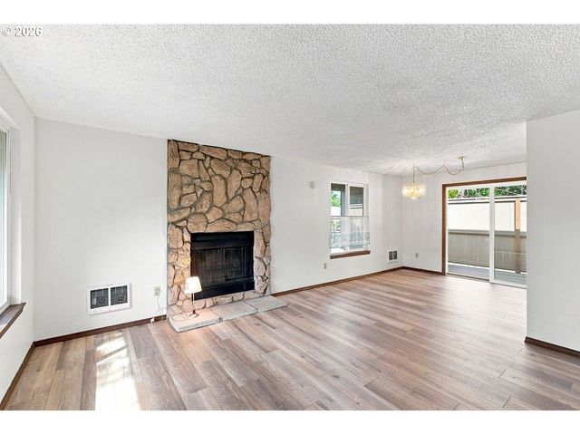 11872 Se MORRISON St, Portland, OR 97216