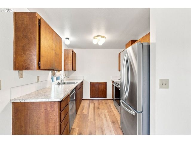 11872 Se MORRISON St, Portland, OR 97216