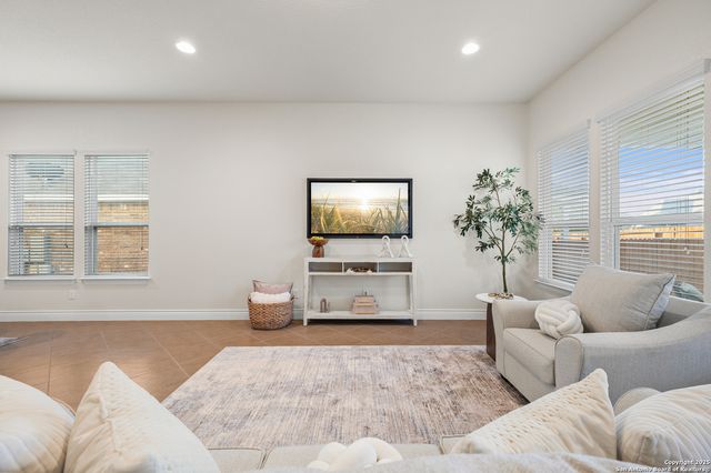 12855 Sandy White, San Antonio, TX 78253