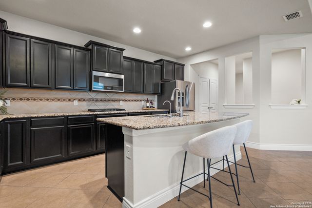 12855 Sandy White, San Antonio, TX 78253