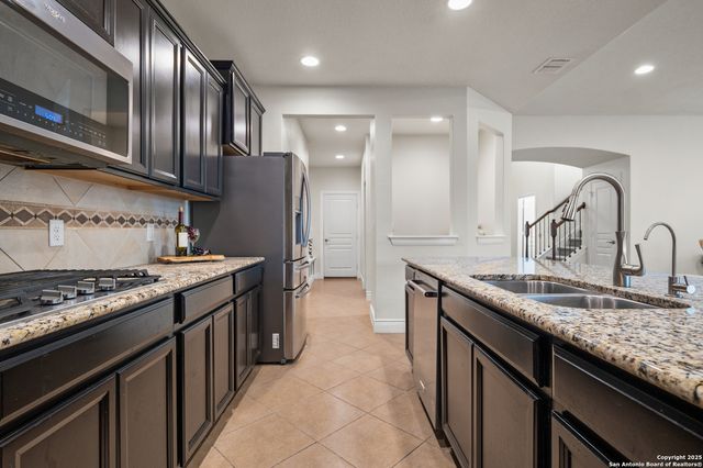 12855 Sandy White, San Antonio, TX 78253