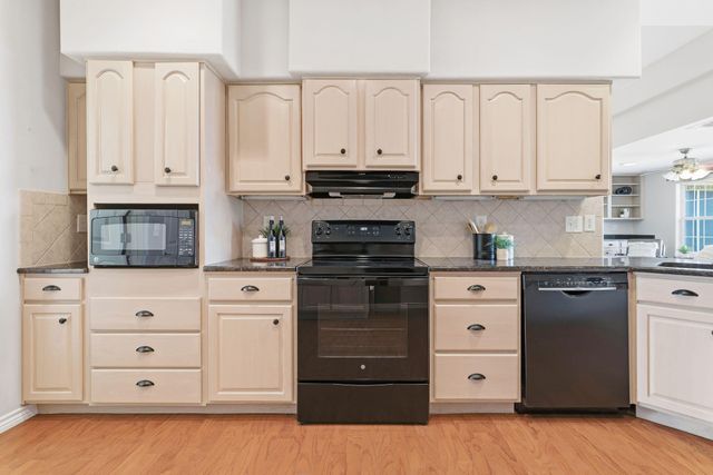 200 Apache Trail ST, Burnet, TX 78611