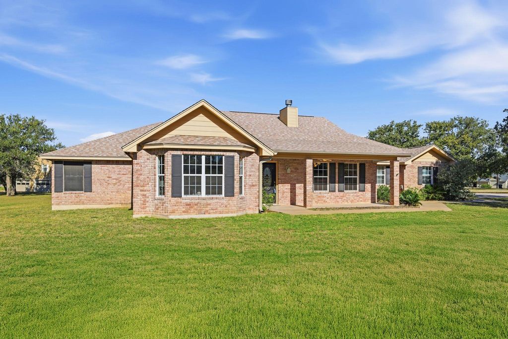 200 Apache Trail ST, Burnet, TX 78611
