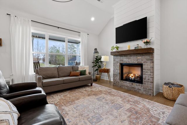 419 Sentry Oaks, Chickamauga, GA 30707