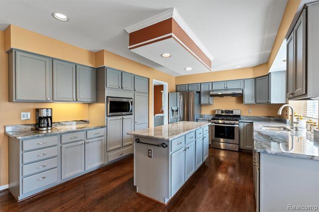 3432 Bonniebrook Court, Rochester, MI 48306