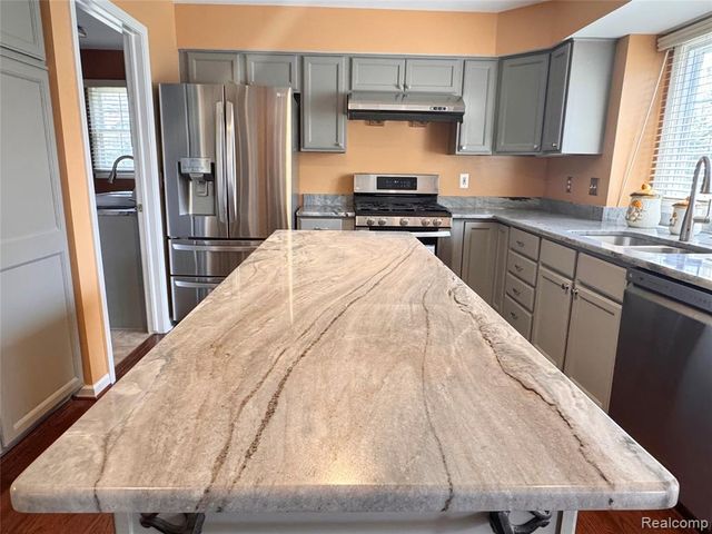 3432 Bonniebrook Court, Rochester, MI 48306