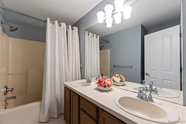 3432 Bonniebrook Court, Rochester, MI 48306