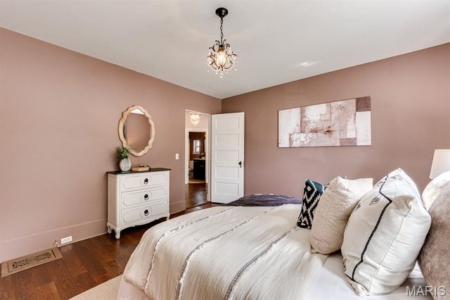 7075 Pernod Avenue, St Louis, MO 63139